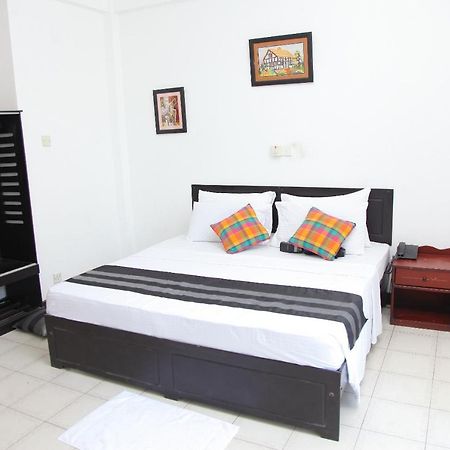 Hotel Nathaliya Katunayake Exterior photo
