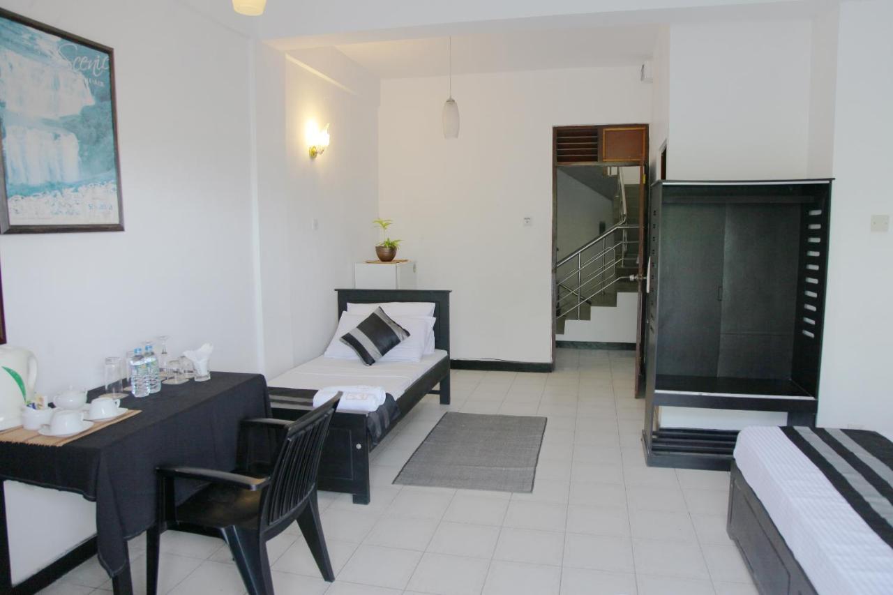 Hotel Nathaliya Katunayake Exterior photo