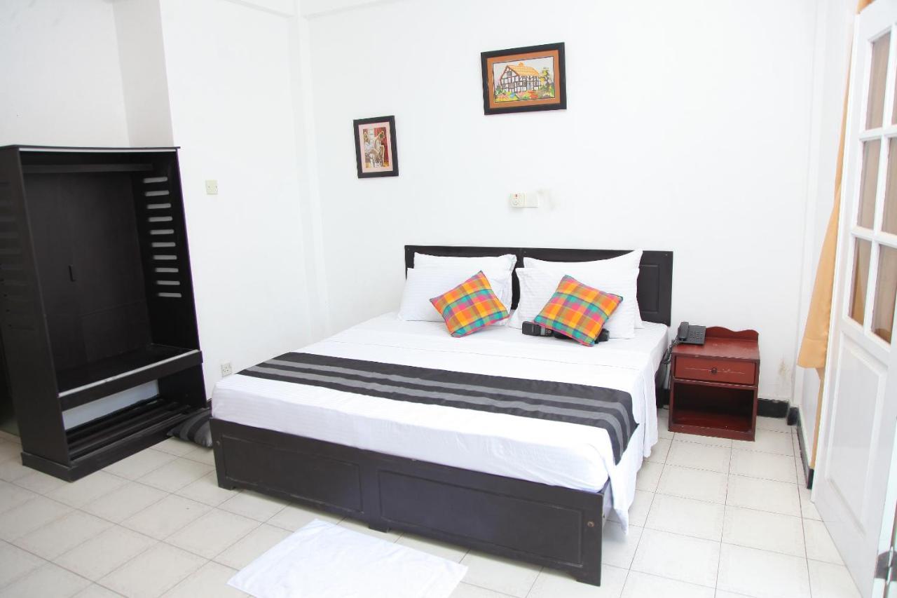 Hotel Nathaliya Katunayake Exterior photo