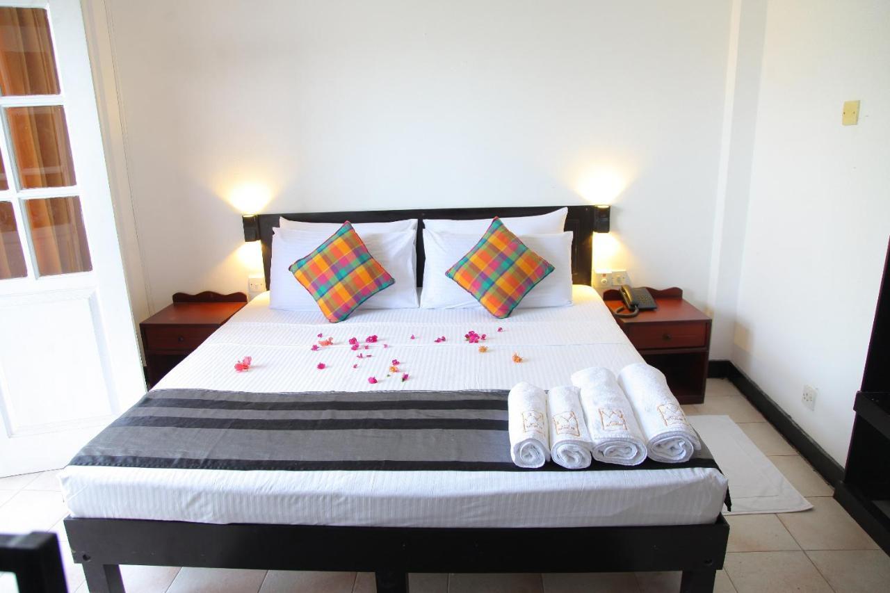 Hotel Nathaliya Katunayake Exterior photo