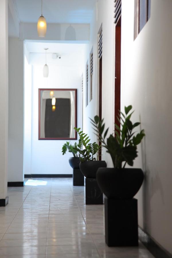 Hotel Nathaliya Katunayake Exterior photo