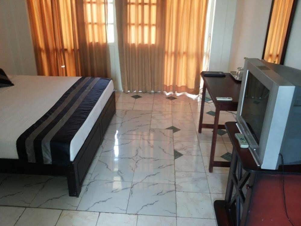 Hotel Nathaliya Katunayake Exterior photo